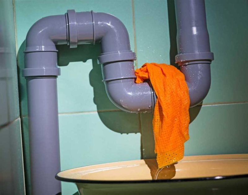 What Do You Do If You Suspect A Water Leak? DubLEE
